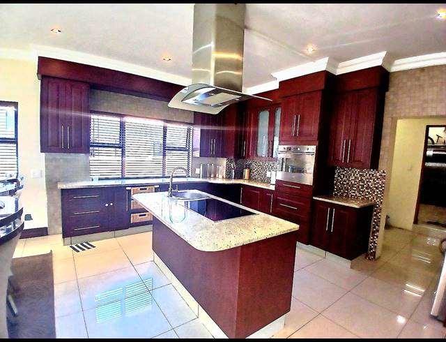 4 BEDROOM GOLF ESTATE FOR SALE IN BLUE VALLEY GOLF ESTATE